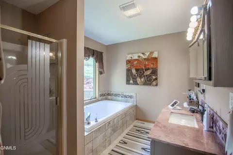 Bath - 3535 E River Rd S, Medora, ND 58645 photo 2 of 7