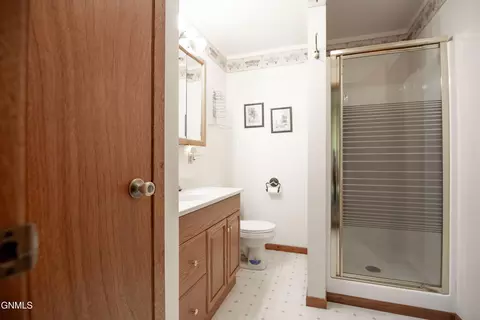 Bath - 3535 E River Rd S, Medora, ND 58645 photo 4 of 7