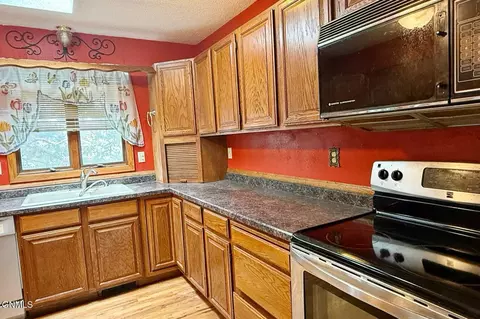 Kitchen - 2353 18th Cir W, Williston, ND 58801 photo 7 of 8