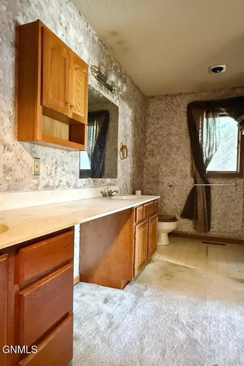 Bath - 2353 18th Cir W, Williston, ND 58801 photo 1 of 4