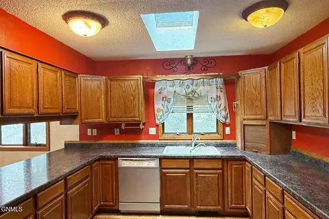 Kitchen - 2353 18th Cir W, Williston, ND 58801 photo 5 of 8