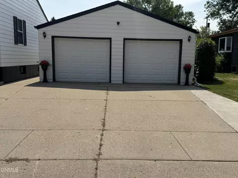 Other - 201 4th St NW, Beulah, ND 58523 photo 1 of 16