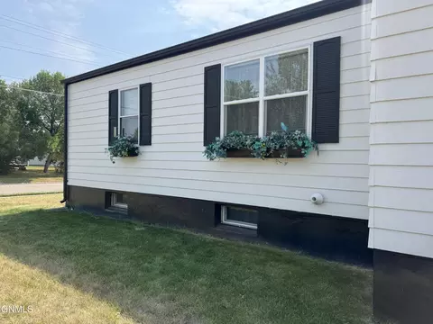 Exterior - 201 4th St NW, Beulah, ND 58523 photo 9 of 12