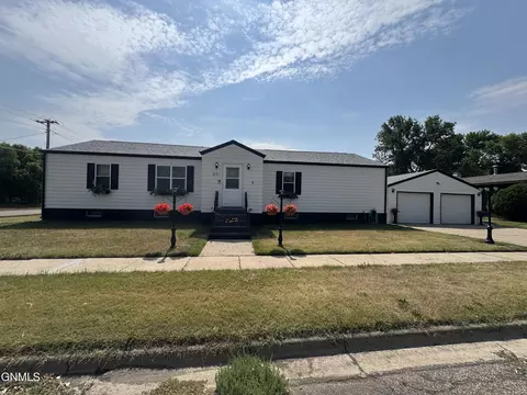 201 4th St NW, Beulah, ND 58523