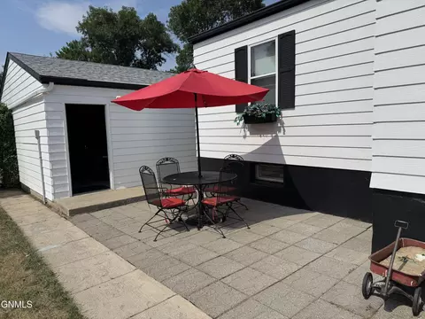 Exterior - 201 4th St NW, Beulah, ND 58523 photo 4 of 12