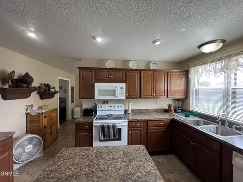 Kitchen - 201 4th St NW, Beulah, ND 58523 photo 5 of 8