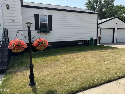 Exterior - 201 4th St NW, Beulah, ND 58523 photo 8 of 12