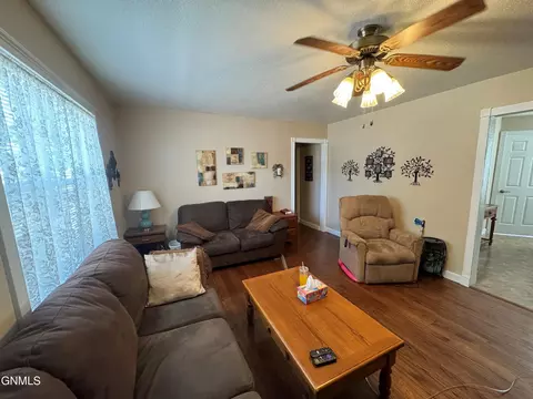 Living - 201 4th St NW, Beulah, ND 58523 photo 5 of 6