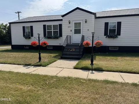 Exterior - 201 4th St NW, Beulah, ND 58523 photo 7 of 12