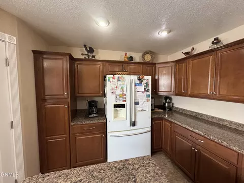 Kitchen - 201 4th St NW, Beulah, ND 58523 photo 4 of 8