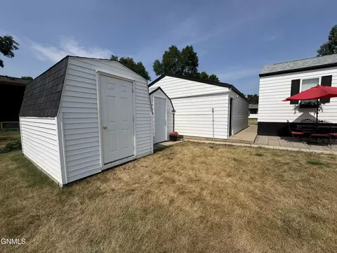 Exterior - 201 4th St NW, Beulah, ND 58523 photo 12 of 12