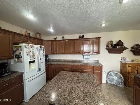 Kitchen - 201 4th St NW, Beulah, ND 58523 photo 6 of 8