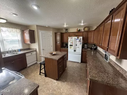 Kitchen - 201 4th St NW, Beulah, ND 58523 photo 8 of 8