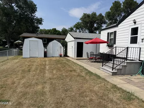 Exterior - 201 4th St NW, Beulah, ND 58523 photo 3 of 12
