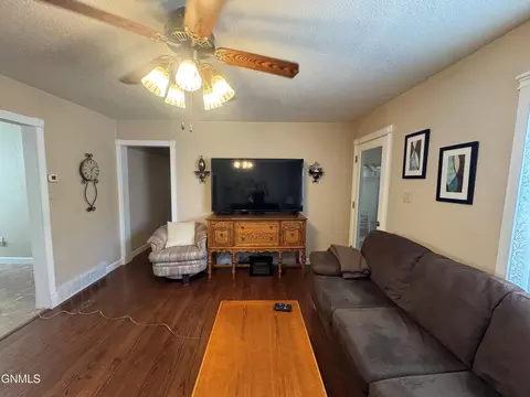 Living - 201 4th St NW, Beulah, ND 58523 photo 3 of 6