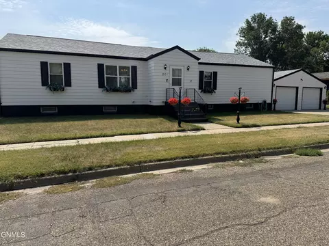 Exterior - 201 4th St NW, Beulah, ND 58523 photo 10 of 12