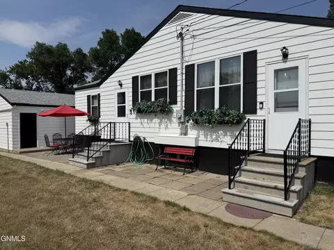 Exterior - 201 4th St NW, Beulah, ND 58523 photo 2 of 12