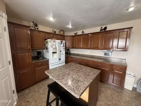 Kitchen - 201 4th St NW, Beulah, ND 58523 photo 1 of 8