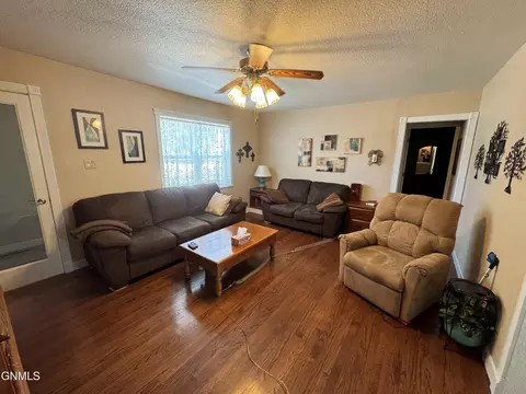 Living - 201 4th St NW, Beulah, ND 58523 photo 1 of 6