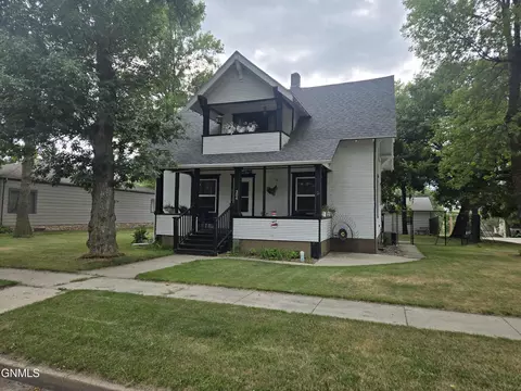 304 1st Ave SW, Ashley, ND 58413