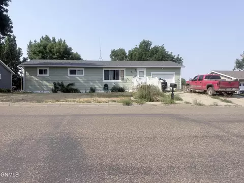 112 6th Ave NW, Watford City, ND 58854