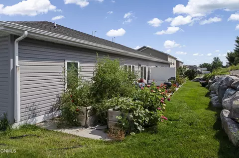 Exterior - 811 Bremner Ave, Bismarck, ND 58503 photo 3 of 4