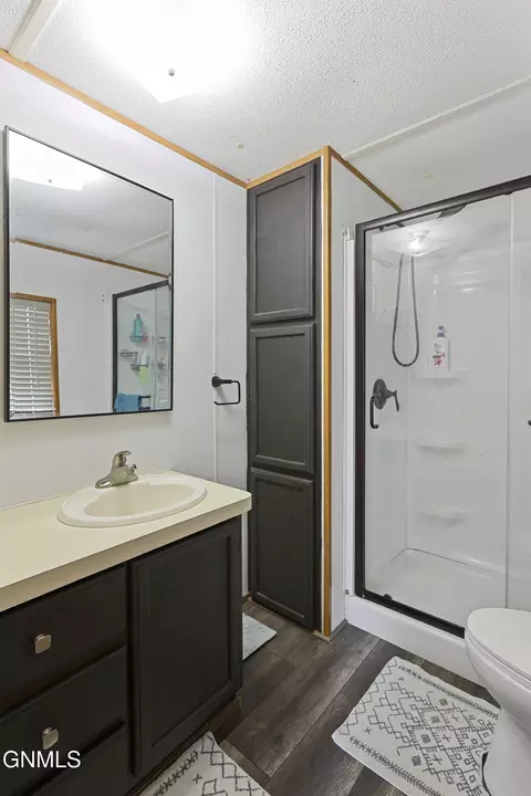 Bath - 13293 58th St NW, Williston, ND 58801 photo 1 of 3