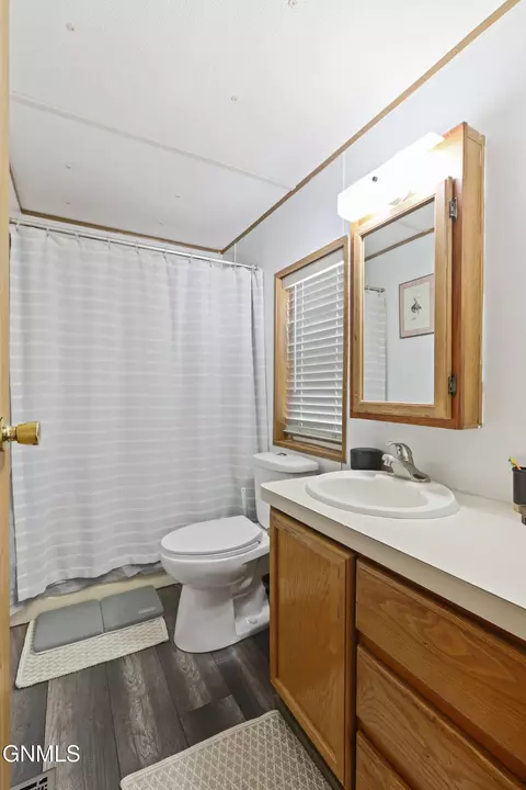 Bath - 13293 58th St NW, Williston, ND 58801 photo 2 of 3