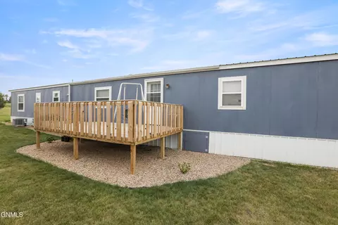 Exterior - 13293 58th St NW, Williston, ND 58801 photo 4 of 5
