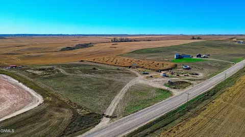 13756 60th St NW, Williston, ND 58801 photo 5