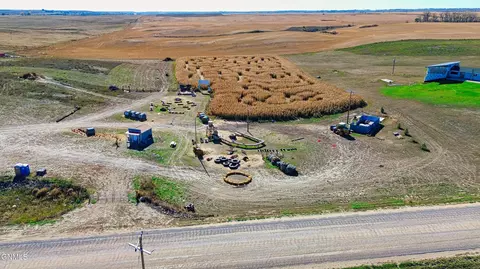 13756 60th St NW, Williston, ND 58801 photo 2