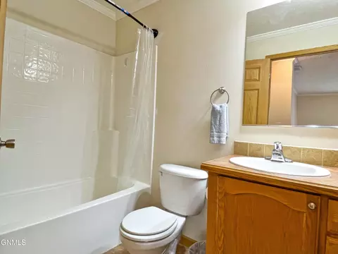 Bath - 3801 21st Ave W, Williston, ND 58801 photo 2 of 4
