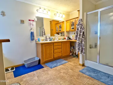 Bath - 3801 21st Ave W, Williston, ND 58801 photo 3 of 4