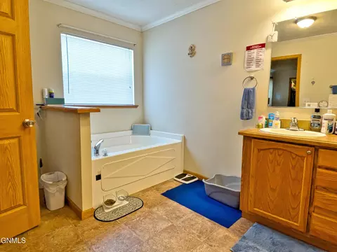 Bath - 3801 21st Ave W, Williston, ND 58801 photo 4 of 4