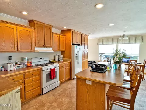 Kitchen - 3801 21st Ave W, Williston, ND 58801 photo 5 of 7