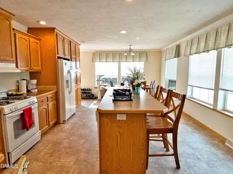 Kitchen - 3801 21st Ave W, Williston, ND 58801 photo 2 of 7