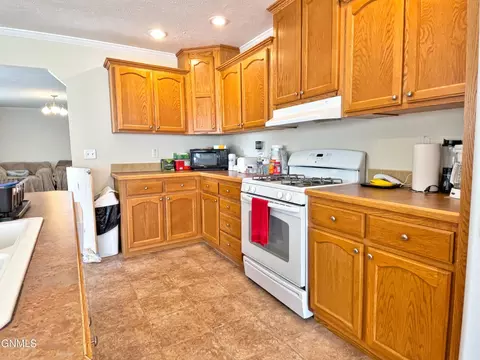 Kitchen - 3801 21st Ave W, Williston, ND 58801 photo 4 of 7