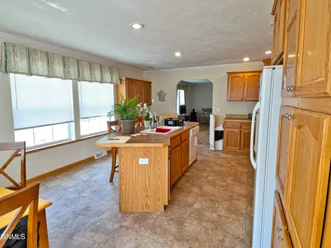 Kitchen - 3801 21st Ave W, Williston, ND 58801 photo 7 of 7