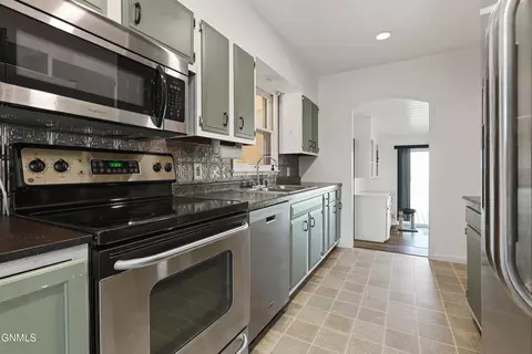 Kitchen - 903 13th Ave W, Williston, ND 58801 photo 1 of 3
