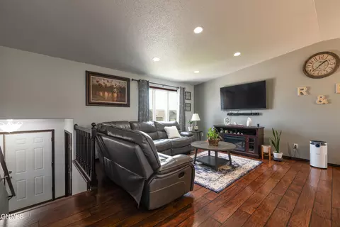 Living - 3310 Doubleday Dr, Bismarck, ND 58503 photo 1 of 3