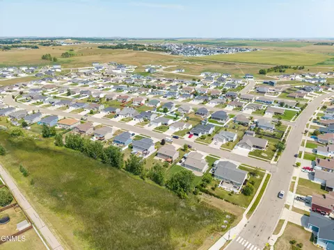 View/Area - 3310 Doubleday Dr, Bismarck, ND 58503 photo 11 of 12