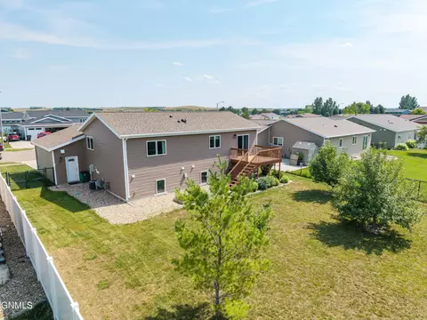 View/Area - 3310 Doubleday Dr, Bismarck, ND 58503 photo 8 of 12