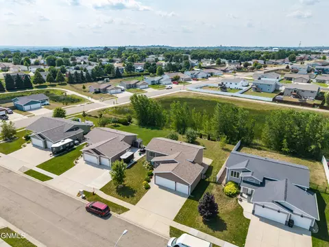 View/Area - 3310 Doubleday Dr, Bismarck, ND 58503 photo 6 of 12