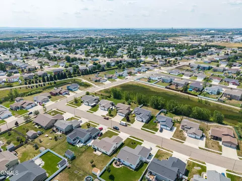 View/Area - 3310 Doubleday Dr, Bismarck, ND 58503 photo 3 of 12