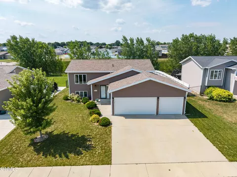 View/Area - 3310 Doubleday Dr, Bismarck, ND 58503 photo 1 of 12