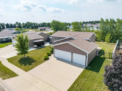 View/Area - 3310 Doubleday Dr, Bismarck, ND 58503 photo 2 of 12