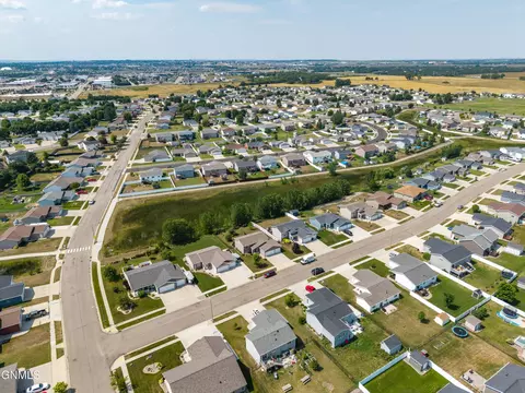View/Area - 3310 Doubleday Dr, Bismarck, ND 58503 photo 4 of 12