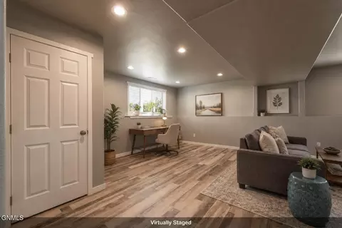 Living - 3310 Doubleday Dr, Bismarck, ND 58503 photo 3 of 3