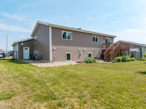 Exterior - 3310 Doubleday Dr, Bismarck, ND 58503 photo 5 of 8