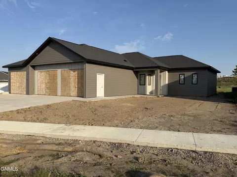 500 Shale Dr, Bismarck, ND 58503 photo 2